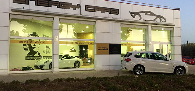 Exterior noche EnergyCars